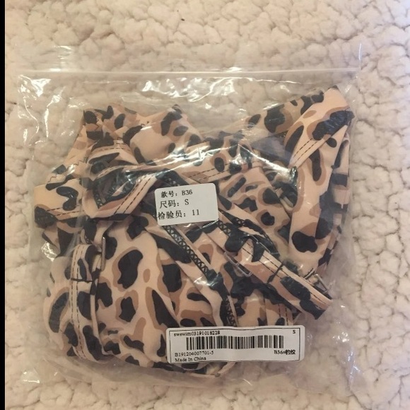 NEVER WORN leopard print bikini set - Picture 2 of 7